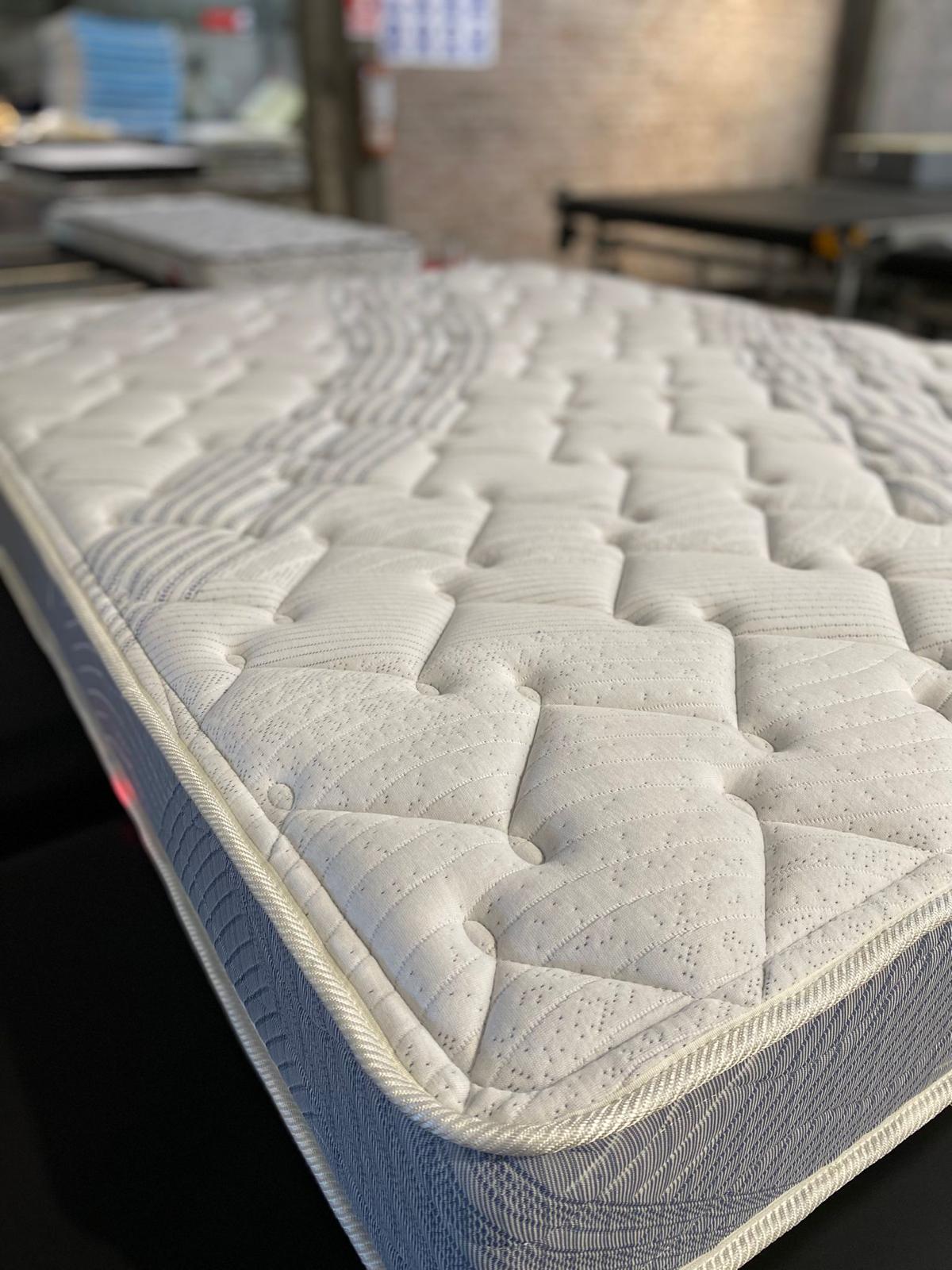 SOMMIER AZZURRO  2 PLAZAS QUEEN ( 1,60 x 2 m x 22 cm ) ALTA DENSIDAD